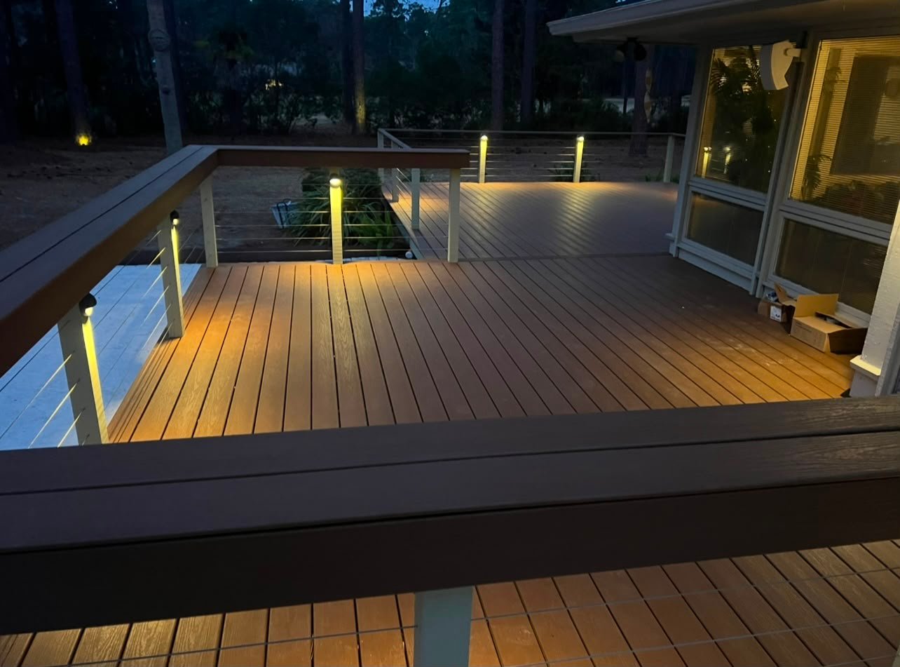 Finished Outdoor Deck by Oliver Construcción